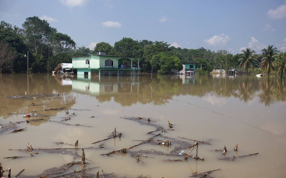 Tabasco Pobladores De Tabasco Viven Con El Agua Hasta El Cuello Por