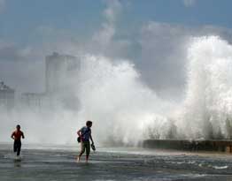 Un frente frío provoca penetraciones del mar e inundaciones en La Habana