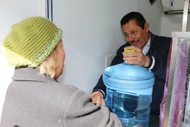 “Gallardo cree que todo se resuelve con botellones de agua”, critica especialista