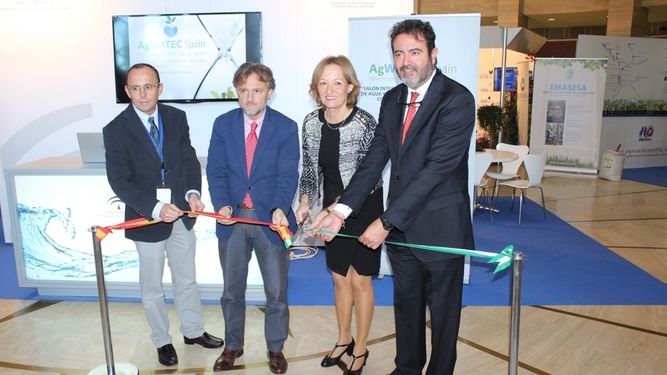 La Junta destaca Agwatec Spain 2016 como vía para promover la relación entre empresas, investigadores y productores