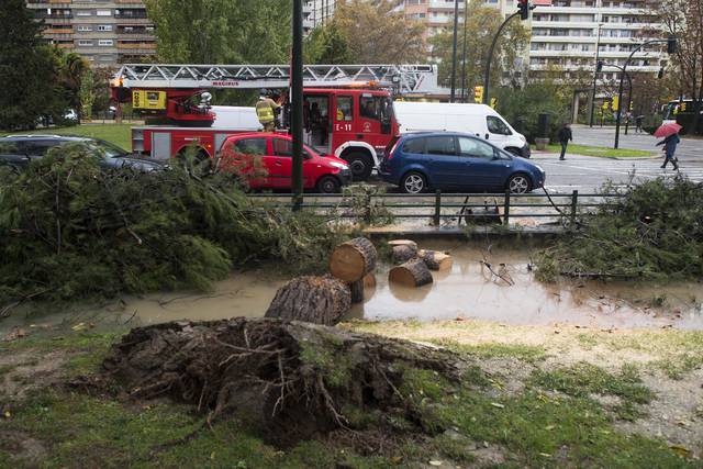 Más de 24 horas de lluvia y una decena de atenciones de Bomberos en Zaragoza