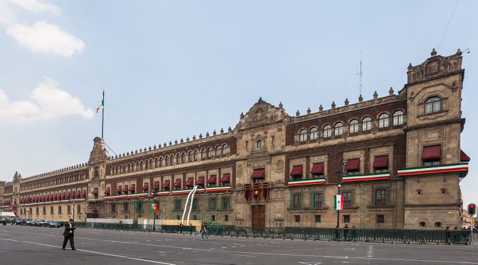 Cierran Palacio Nacional por corte de Agua (El Universal)