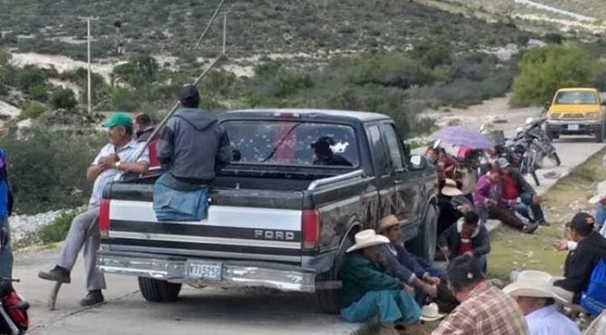 Ejidatarios mantienen bloqueado el camino a “La Maroma” (El Sol de San Luis)