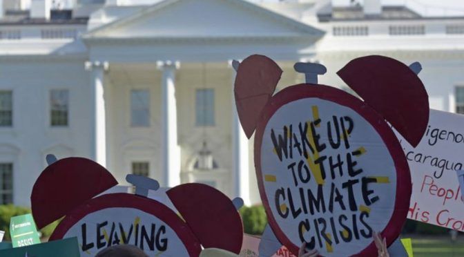 Presionan activistas por cambio climático (El Diario)