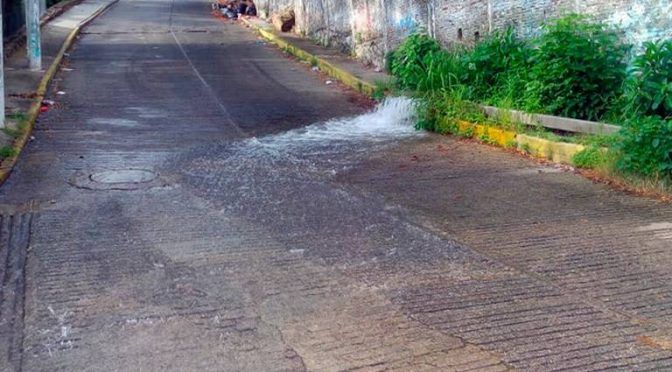 Se registra fuerte fuga de agua en Coyoacán (ADN 40)