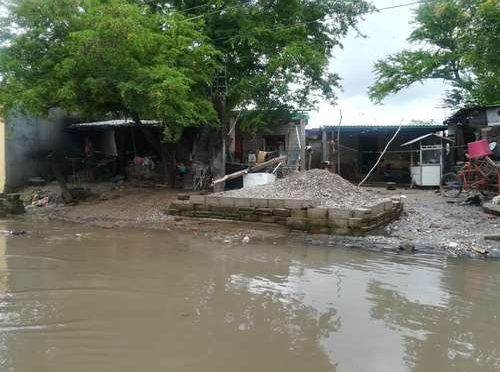 Miles de habitantes de Juchitán, afectados por las aguas negras (La Joranda)