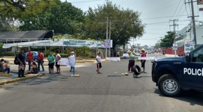 Tabasco: Arman bloqueo en Villa Las Fuentes por falta de agua (Tabasco HOY)