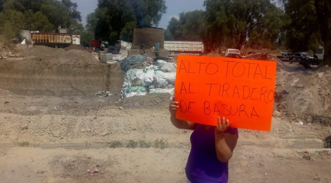 Protestan vecinos por tiradero clandestino en Edomex; exigen clausura (La Jornada)