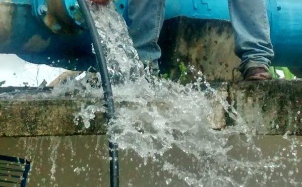 Oaxaca: Colonos del Sureste dejarán sin agua a 3 colonias, cerrarán el pozo (TVBUS)