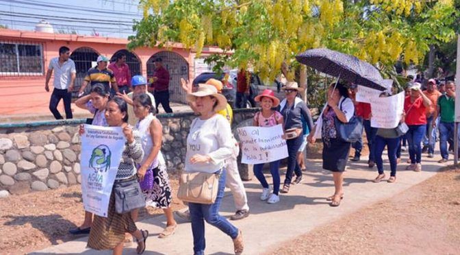 Tabasco: marchan contra la privatización del agua (El Heraldo de Tabasco)