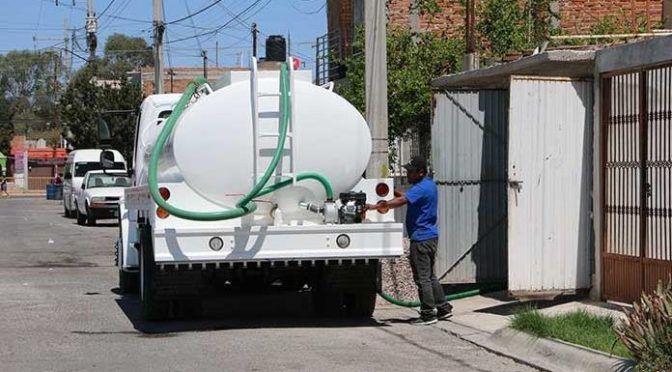 San Luis Potosí: Piperos hacen su agosto ante la falta de agua en SLP (Pulso)