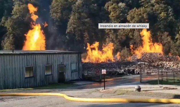 Versailles: Incendio en almacén provoca derrame de whisky en río de Kentucky (El Universal)
