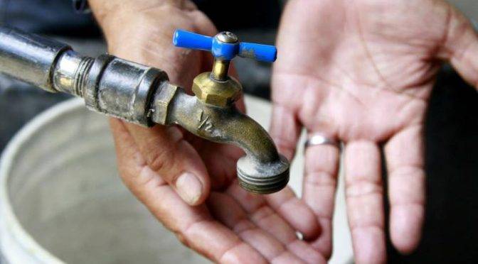 Monterrey: Cortan servicio de agua y retiran medidores a negocios un día después de vencerse el recibo (Multimedios)