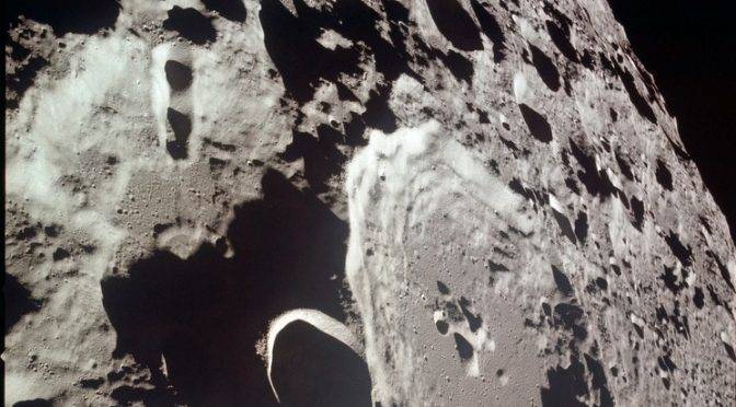 CDMX: cráteres lunares guardarían “millones de toneladas” de agua (La Jornada)