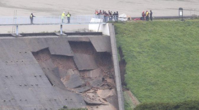 Reino Unido: evacuan a unas 6.500 personas en un pueblo de Inglaterra frente al riesgo de colapso de una presa (Vanguardia)