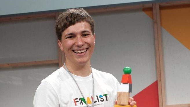Premio Google para un joven inventor que elimina los microplásticos (La Vanguardia)