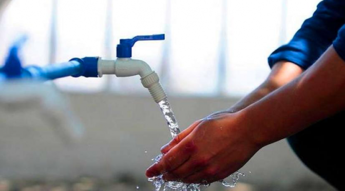 Programa pretende llevar agua potable a 4 mil alumnos en Chihuahua ( El Botiquín – El Universal)