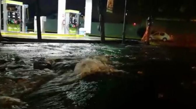 CDMX: Se registra fuerte fuga de agua en la colonia Santa Fe (Milenio)