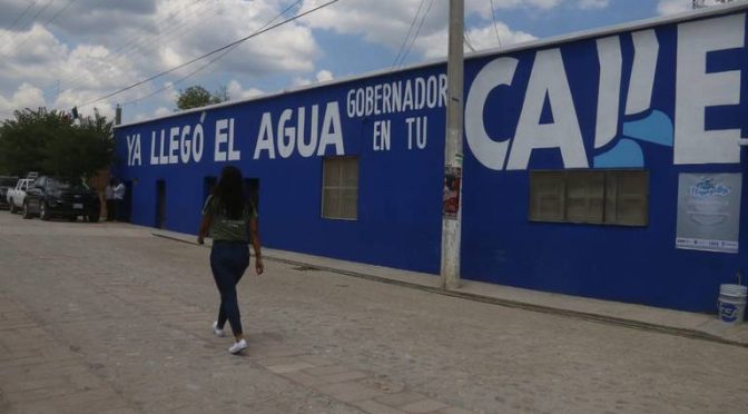 Querétaro: Entrega Pancho sistema de agua potable en la Sierra Gorda (Diario de Querétaro)