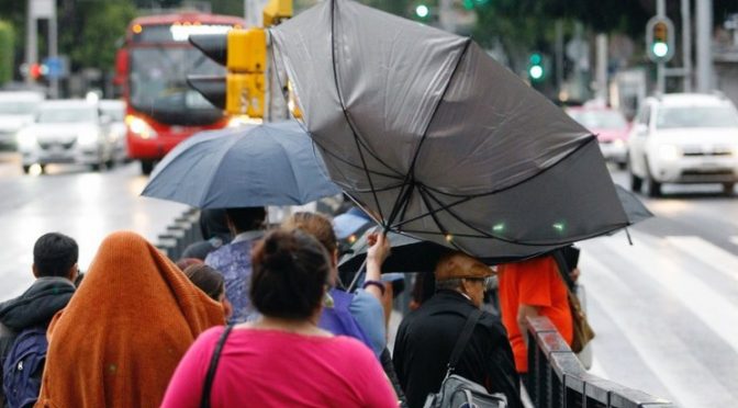 CDMX: Por lluvias activan Alerta Amarilla en 10 alcaldía capitalinas (La Jornada)