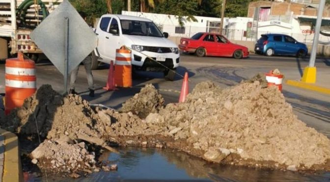 Mazatlán: Constructora rompe tubería de agua potable, al sur de Mazatlán (Debate)