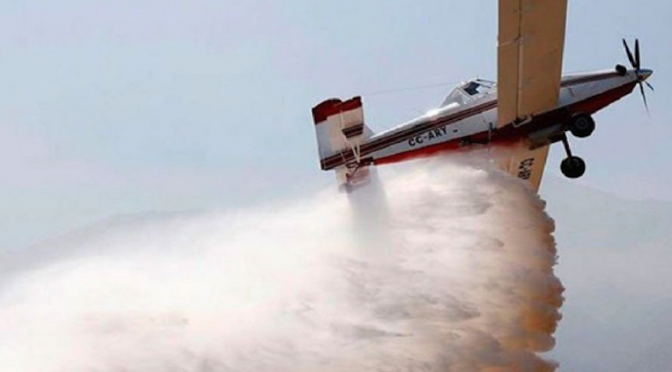 Los Ángeles: Aviones cisterna recogen agua del océano para apagar incendios en EU (Uno TV)
