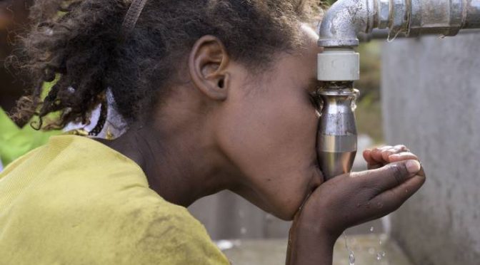 Madrid: Una nueva tecnología española potabiliza agua en Etiopía (El País)
