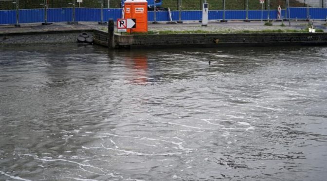 Países Bajos: Primera barrera de burbujas para limpiar el agua (CNN)