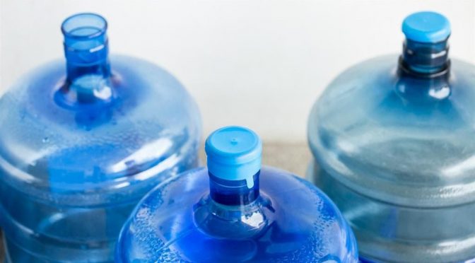 “Es un robo”: Diputados compran garrafones de agua al triple de precio (Diario de Yucatán)
