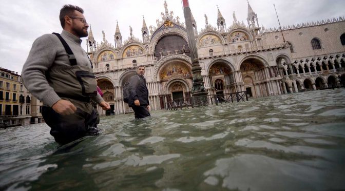 El Acqua Alta sigue sin dar tregua en Venecia (El Periódico)