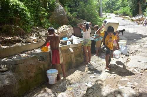 Escasez de agua en Acapulco afecta zonas pobres, turísticas y de lujo (La Jornada)