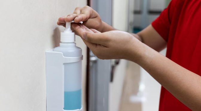 EE.UU: El MIT desarrolla un desinfectante usando solo agua, aire y electricidad (Computer Hoy)