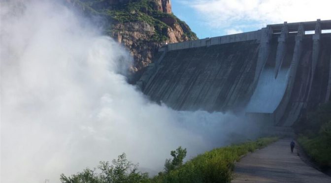 Sinaloa: Cierra Conagua vertedor de la presa Huites (Luz Noticias)
