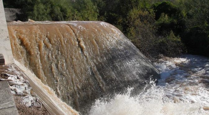 Sonora: continua desfogue de la presa El Molinito (Expresso)