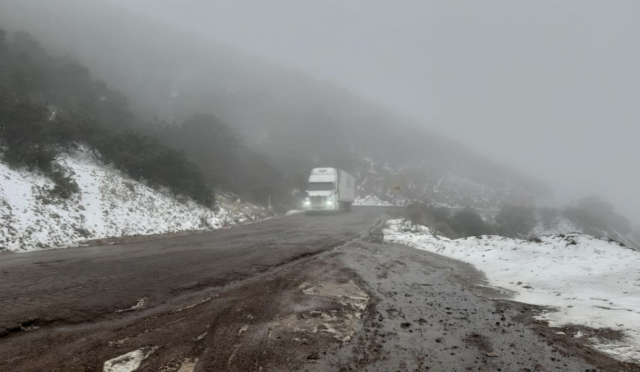 Chihuahua: Carretera Janos-Agua Prieta es cerrada por intensa nevada (El Heraldo de México)