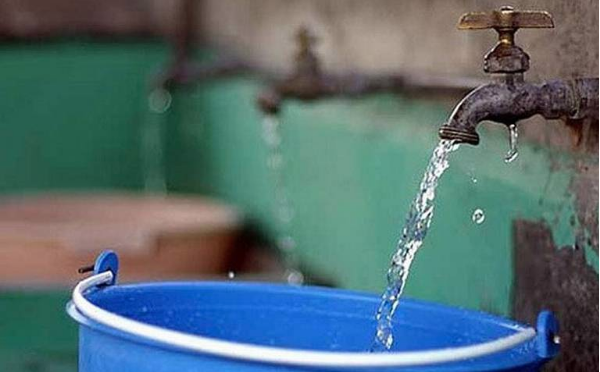 Jalisco: Trabajadores del SIAPA reparan fuga de agua potable (El Occidental)