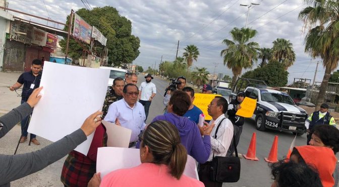 Coahuila: Vecinos de la colonia Lázaro Cárdenas bloquean boulevar por falta de agua (Milenio)