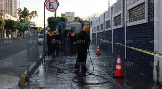 Guanajuato: Con agua y cloro luchan contra el coronavirus en espacios públicos de León (AM)