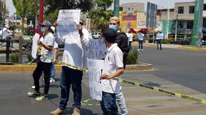 Edomex: Jóvenes se manifiestan en Ecatepec para denunciar falta de agua (Excelsior)