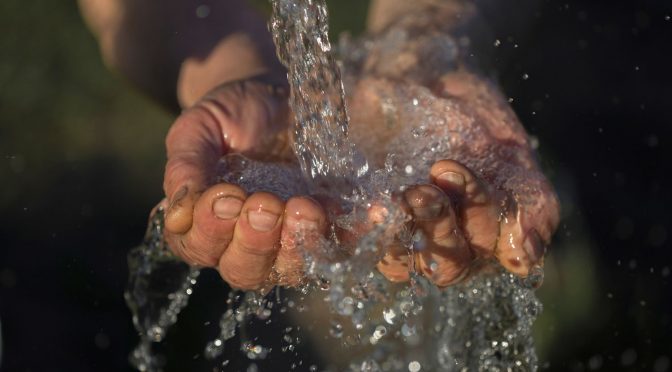 Los líderes mundiales piden tomar medidas en materia de agua y saneamiento para prevenir la covid-19 (El País)