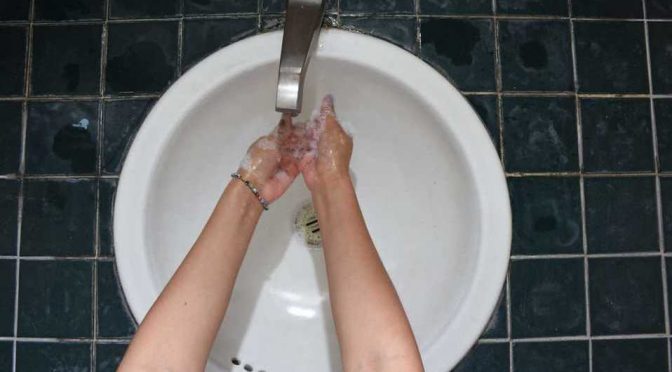 Edomex: Mexicana crea esponja para lavado de manos en seco ante coronavirus (Milenio)