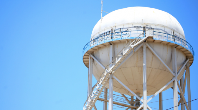 Baja California: Hombre cae de torre de agua en Pueblo Nuevo (El Imparcial)