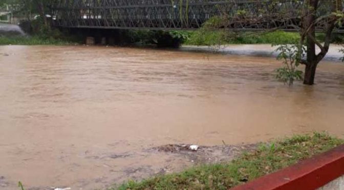 Veracruz: Vigilan a crecida de río en Agua Dulce. (Billie Parker Noticias)