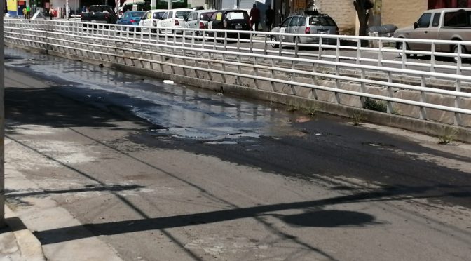 Jalisco: Vecinos del Fraccionamiento Hacienda Santa Fe, en Tlajomulco reportan fuga de aguas negras y baches (Líder Informativo)
