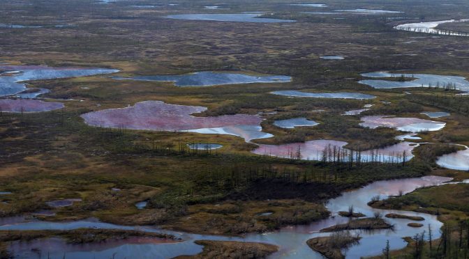 El deshielo del permafrost del Ártico fuerza a Rusia a revisar infraestructuras clave (El País)