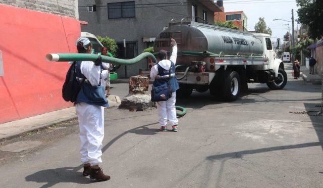 CDMX: Piperos lucran con la pandemia al vender el agua a 250 pesos por minuto (Diario Basta)