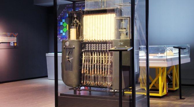 Rusia: El ordenador soviético que funcionaba con agua en vez de electricidad (Xataka)