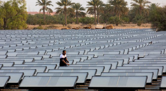 EE.UU: Esta empresa tuvo una gran idea: convertir el aire del desierto de Arabia en agua embotellada (El Financiero)