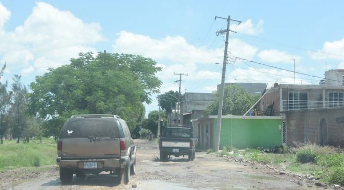 Guanajuato: Exigen reparar la avenida Sol (El Sol de Salamanca)