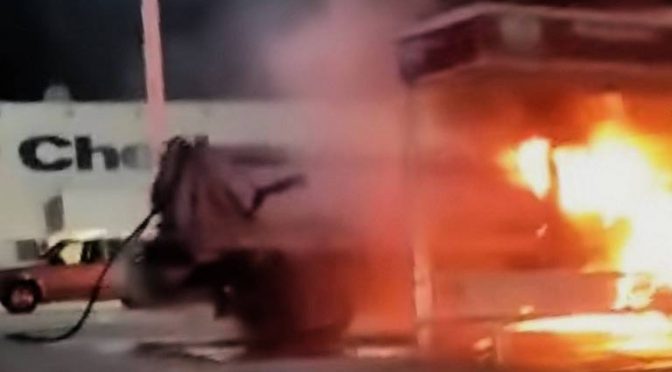 Guerrero: Se incendia pipa que transportaba agua en Ometepec (El Sol de Acapulco)